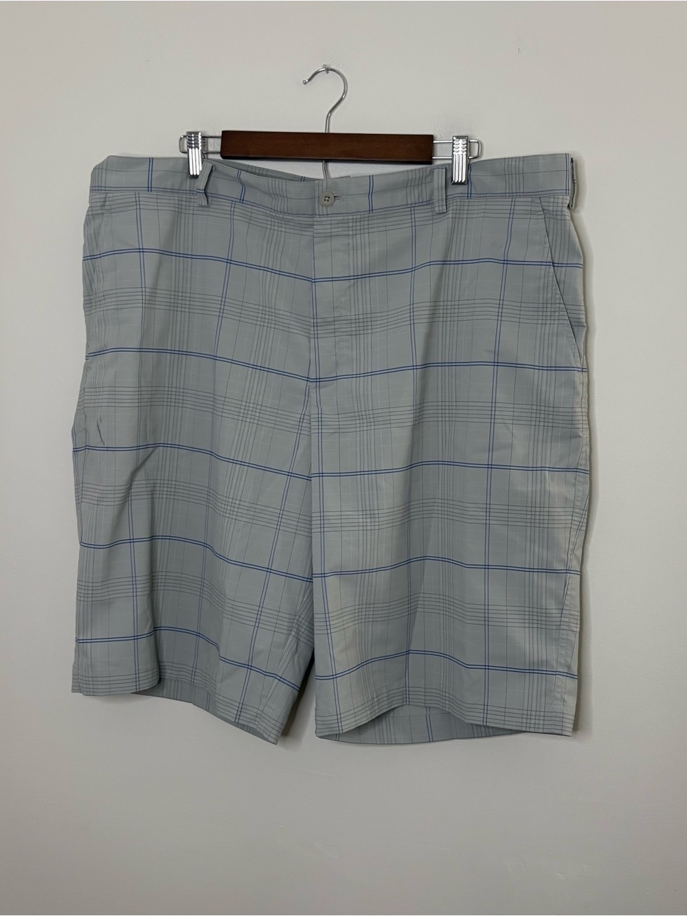 Nike Golf Men’s 42 Grey Blue Plaid Shorts Preppy  Long Lightweight Travel